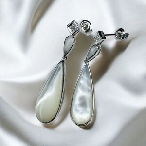 VINTAGE- 10K Gold -Mother of Pearl & Diamond Earrings- Dangle Earrings- 3.5g